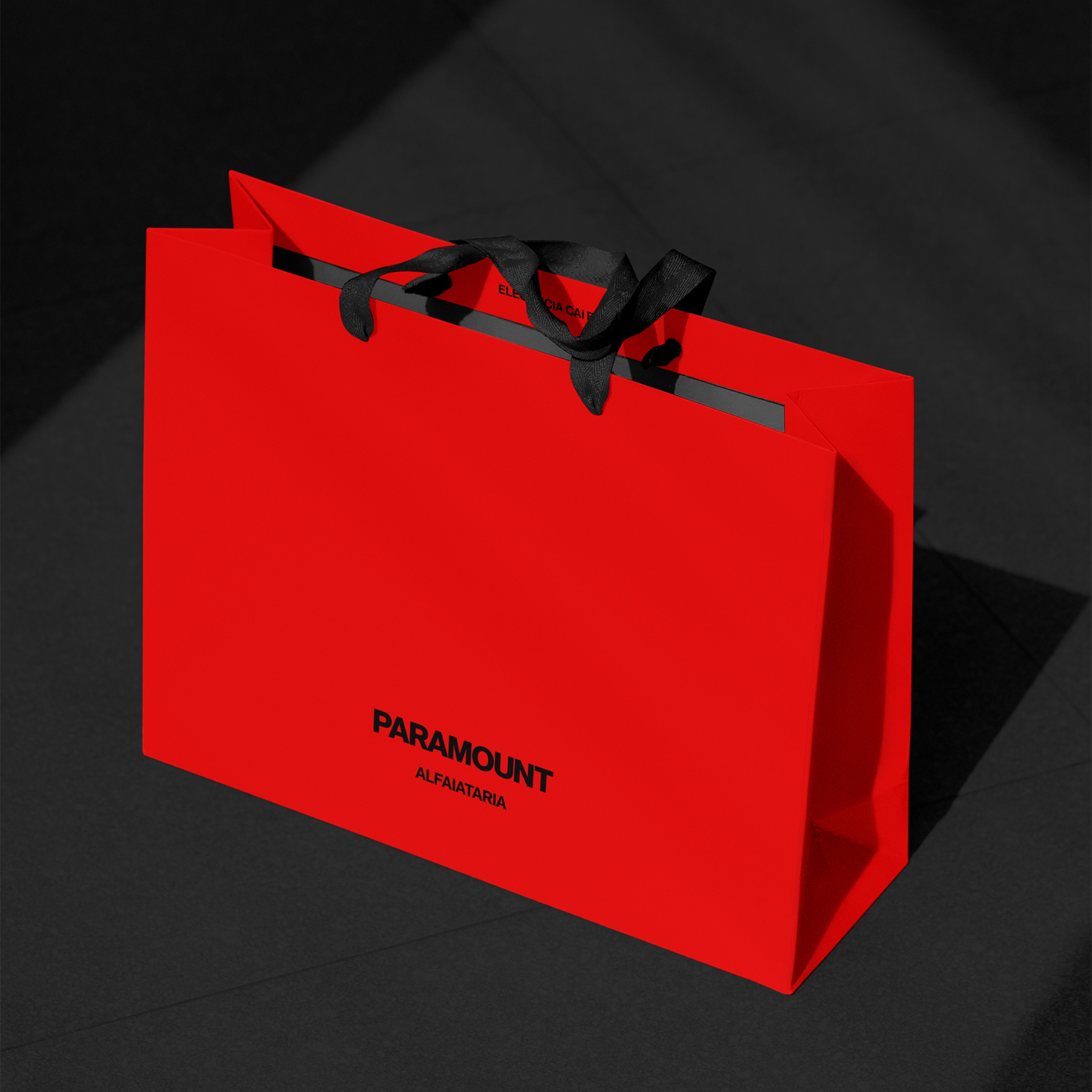 Paramount Alfaiataria red shopping bag